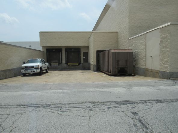 Quincy, IL Second Level Flex Space for Lease: 3203 Broadway St, Quincy, IL 62301